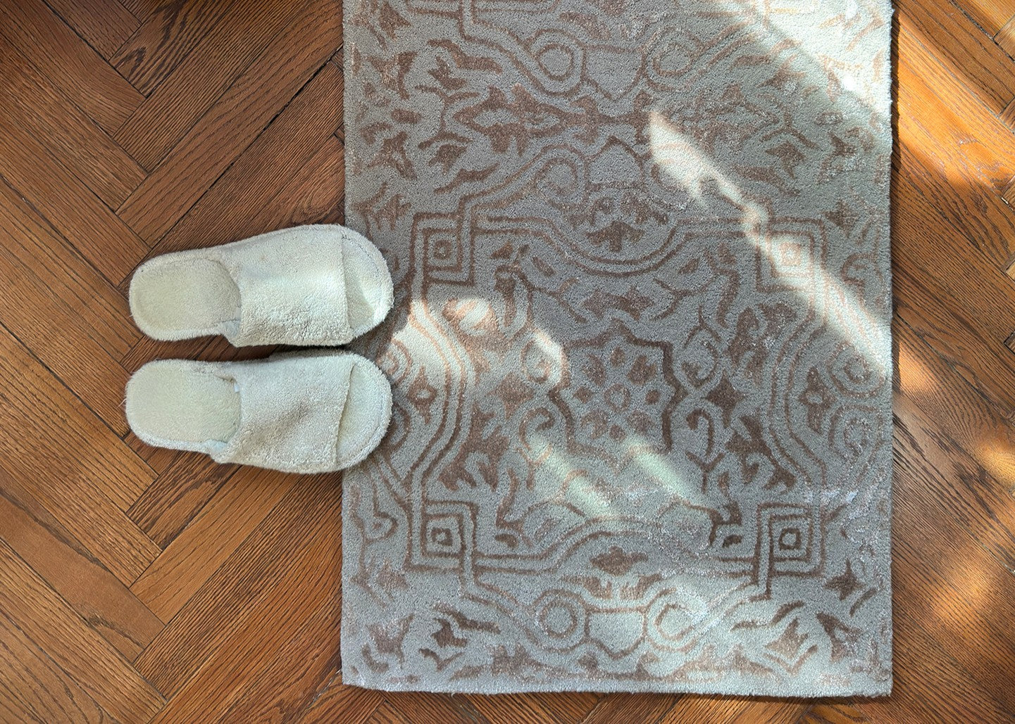 ETEREO Accent Rugs Collection